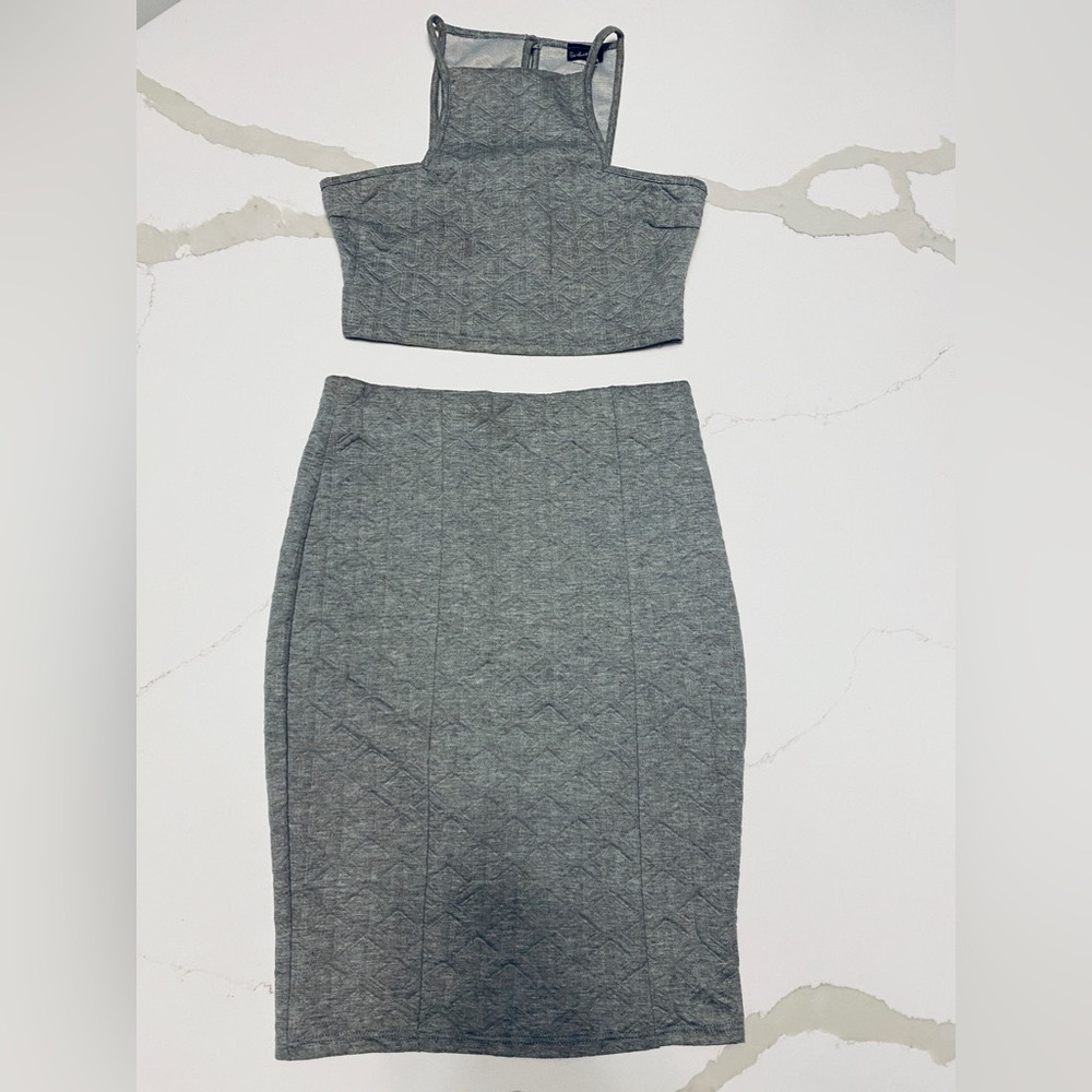 **SOLD**2 Piece Set - MIDI Skirt and Crop Tank